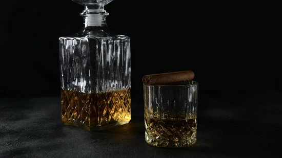 BrandY Whiskey Set In Luxe Geschenkdoos Met 1 Whiskey Karaf En 4 Whiskey Glazen - Afbeelding 7
