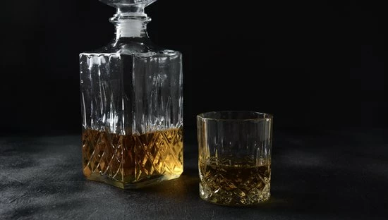 BrandY Whiskey Set In Luxe Geschenkdoos Met 1 Whiskey Karaf En 4 Whiskey Glazen - Afbeelding 9