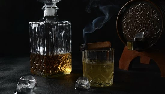 BrandY Whiskey Set In Luxe Geschenkdoos Met 1 Whiskey Karaf En 4 Whiskey Glazen - Afbeelding 8