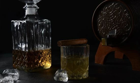 BrandY Whiskey Set In Luxe Geschenkdoos Met 1 Whiskey Karaf En 4 Whiskey Glazen - Afbeelding 10