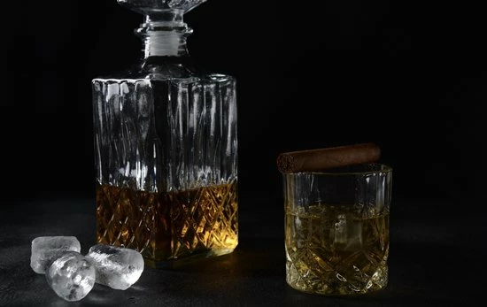 BrandY Whiskey Set In Luxe Geschenkdoos Met 1 Whiskey Karaf En 4 Whiskey Glazen - Afbeelding 6