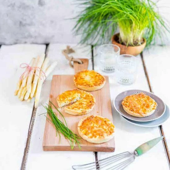 Bowls And Dishes | Puur Hout Duurzaam | Beuken Borrelplank | Serveerplank | Tapasplank | Hapjesplank | Kaasplank 69 X 20 X 2 Cm - Afbeelding 4