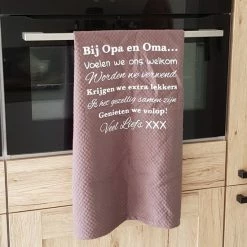 Merkloos Theedoek Met Tekst Bedrukt Cadeau | Regels Voor Bij Opa En Oma Thuis | Vaderdag Verjaardag Opa Man Feestdagen Sinterklaas Kerstmis Hoera Jullie Worden Grootouders Zwangerschapsaankondiging Moederdag Vaderdag Cadeau Voor Mama Papa Opa Oma Vrouw Damens