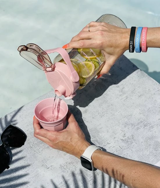 Merkloos Waterfles 2 Liter - Waterfles Met Rietje - Grote Waterfles - Sportbidon - Twee Liter Waterfles - Sportfles - Sportfles Fitness - Bottle 2 Liter- Drinkfles - Schenkfles - Roze Transparant - Gratis Armband - Waterflessen - Afbeelding 5