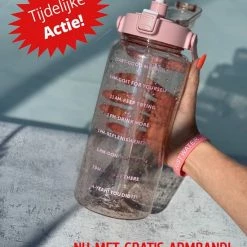 Merkloos Waterfles 2 Liter - Waterfles Met Rietje - Grote Waterfles - Sportbidon - Twee Liter Waterfles - Sportfles - Sportfles Fitness - Bottle 2 Liter- Drinkfles - Schenkfles - Roze Transparant - Gratis Armband - Waterflessen
